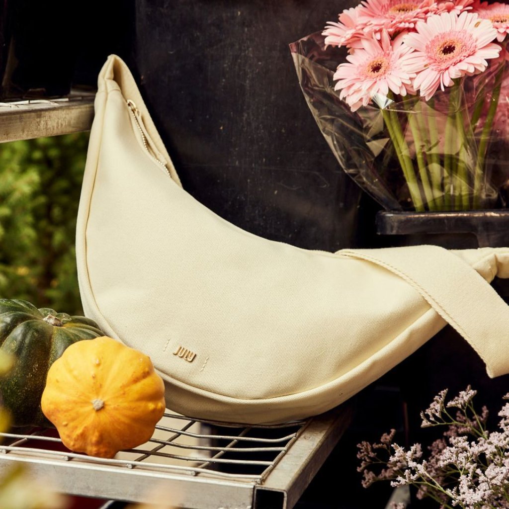 Nwt July Everyday Canvas Limited Edition Crescent Bag (Natural) — image 2 of 8